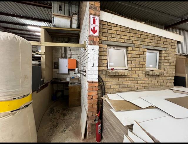 1,148M² WAREHOUSE FOR SALE IN JEFFREYS BAY INDUSTRIAL